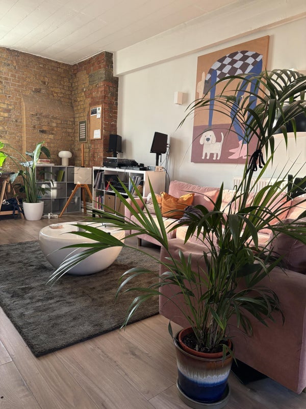 Flat Tyssen Street in Greater London