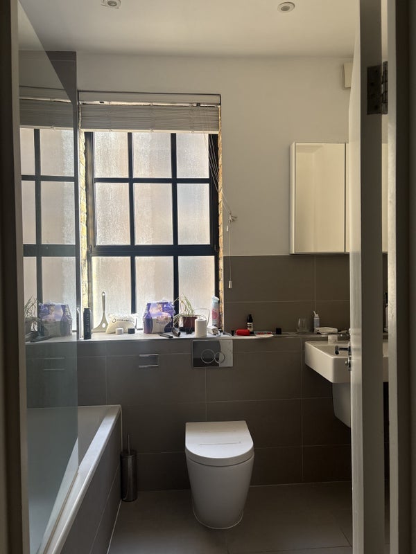 Flat Tyssen Street in Greater London