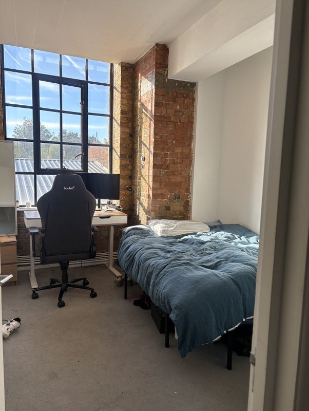 Flat Tyssen Street in Greater London