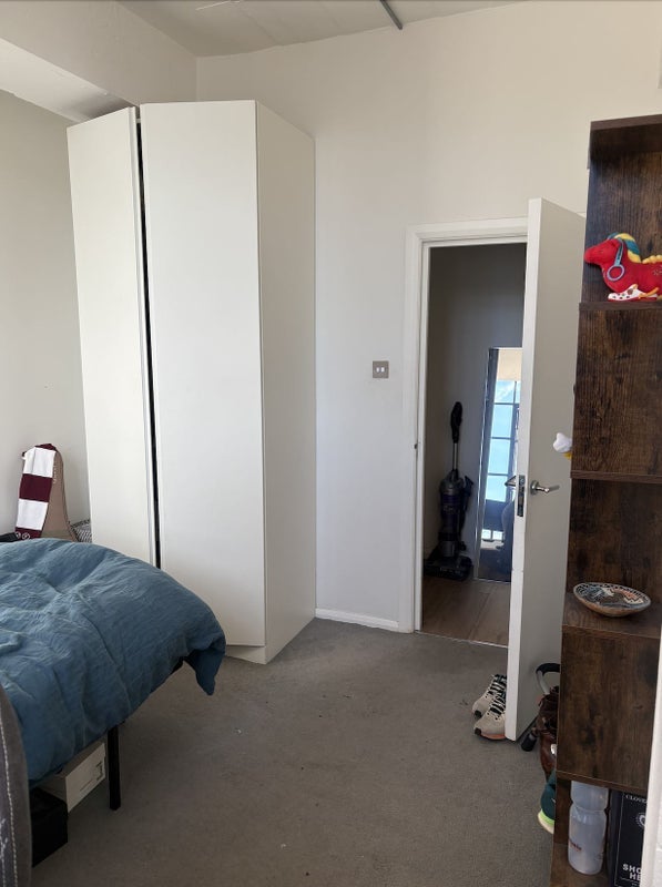 Flat Tyssen Street in Greater London