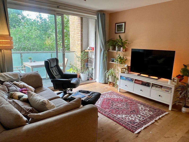 Room East Dulwich Road in Greater London
