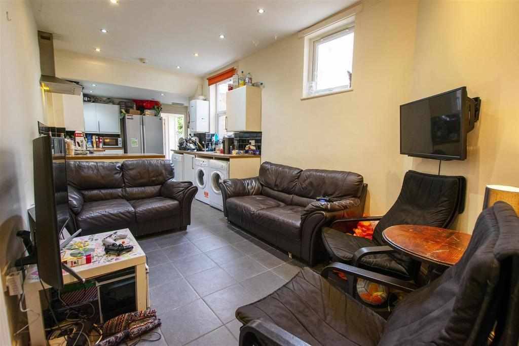 Flat Bournbrook Road in Birmingham