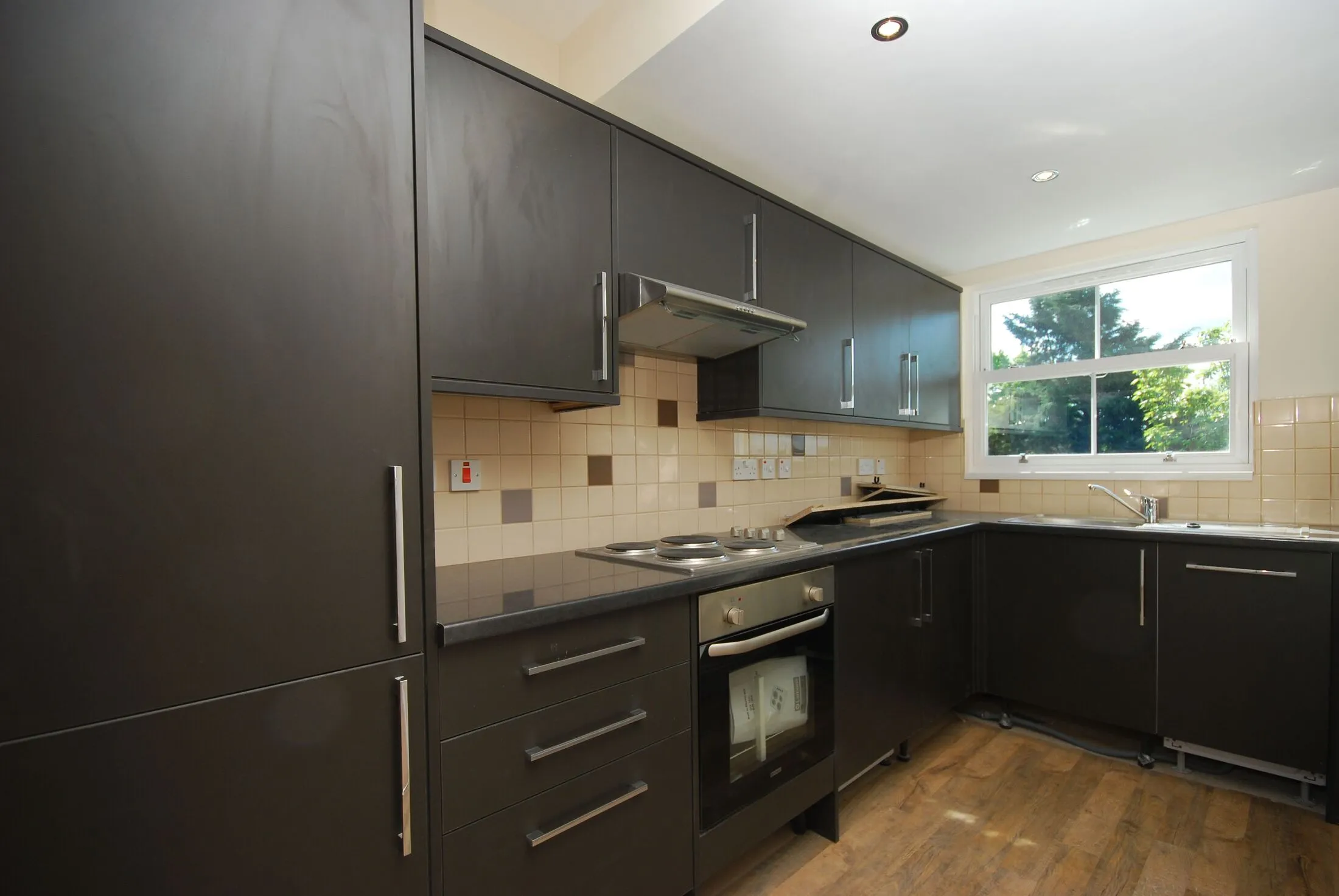Flat Radnor Road in Greater London