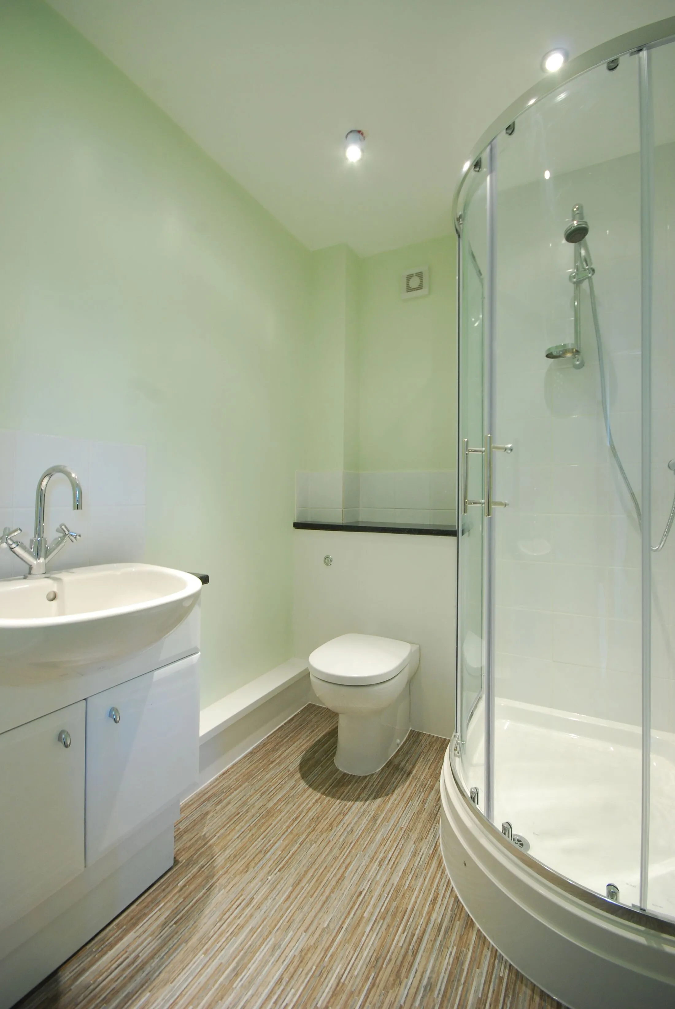 Flat Radnor Road in Greater London