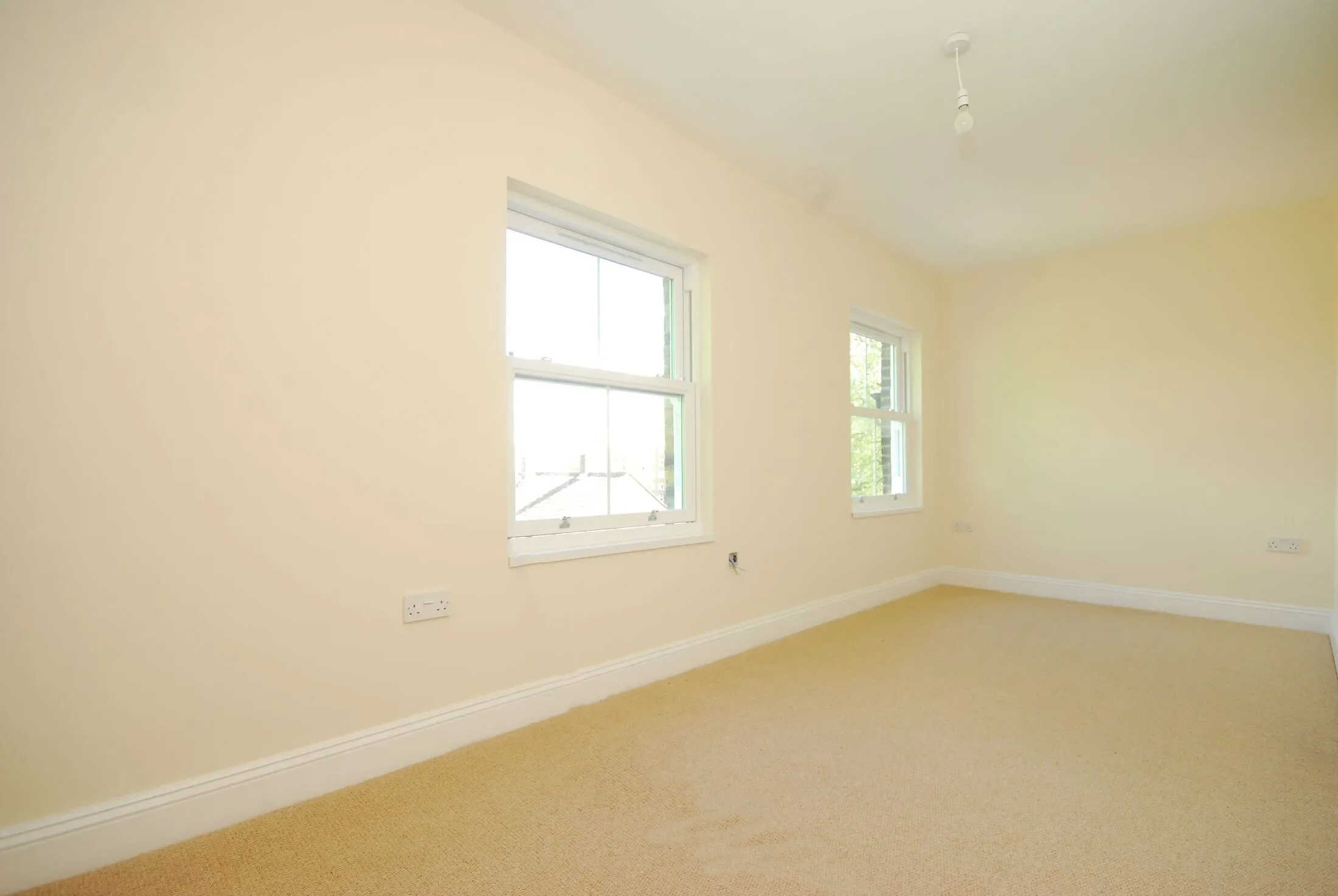 Flat Radnor Road in Greater London