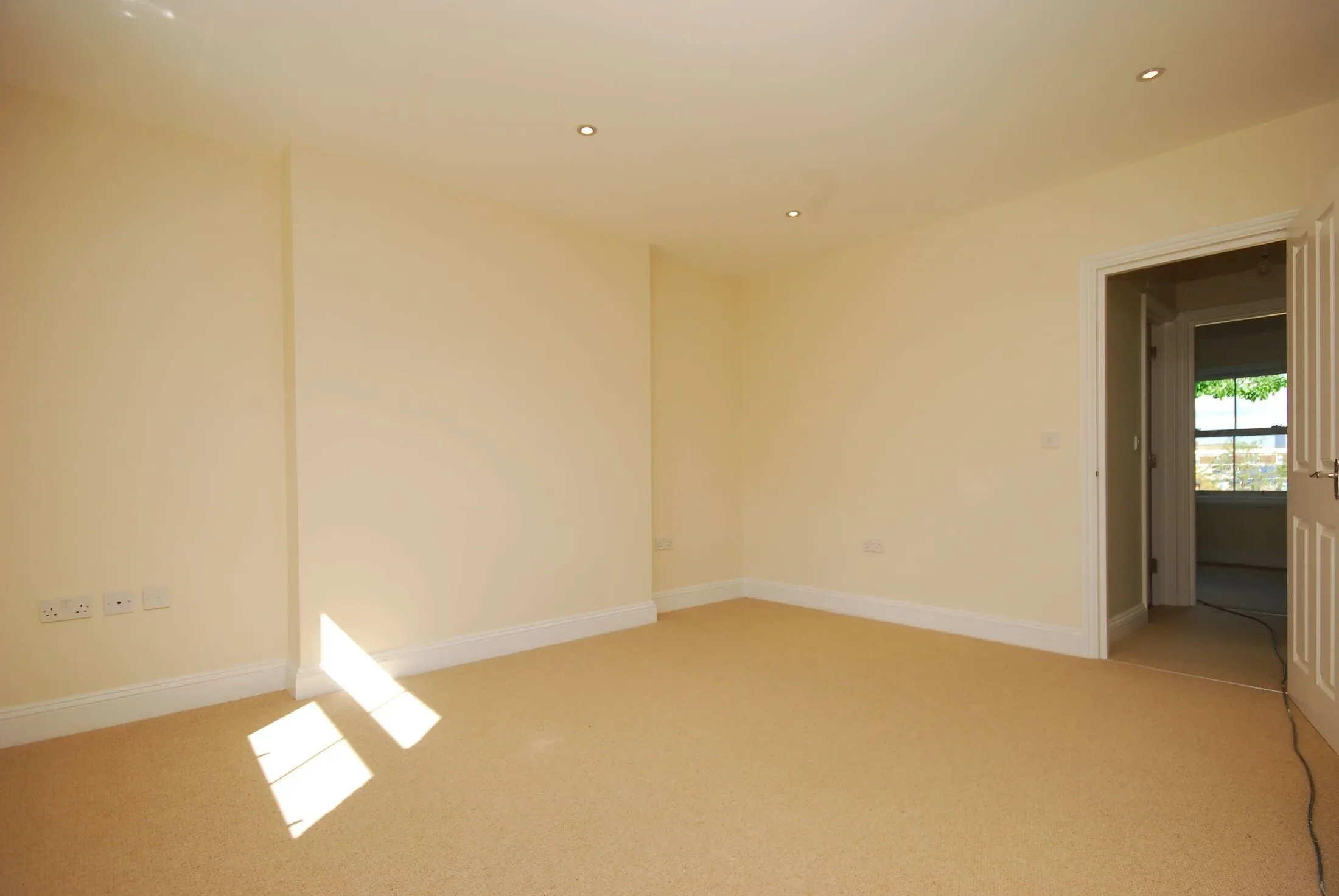 Flat Radnor Road in Greater London