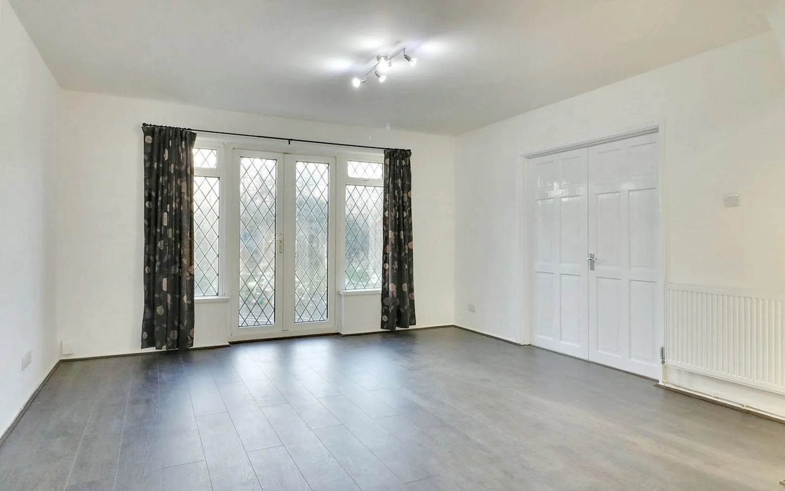 House Falcon Way in Greater London