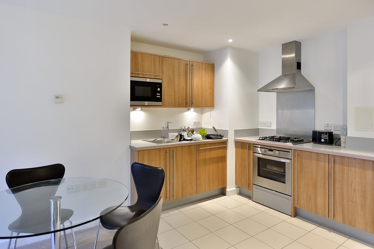 Flat Eden Grove in Greater London