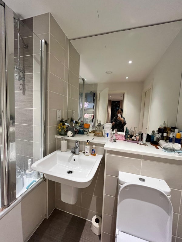 Room New Village Avenue in Greater London