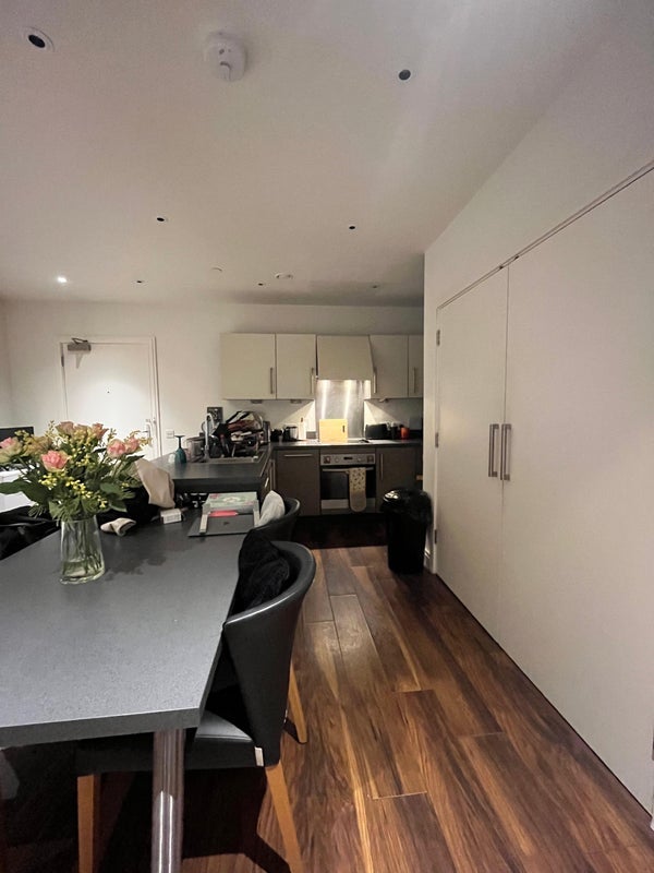Room New Village Avenue in Greater London