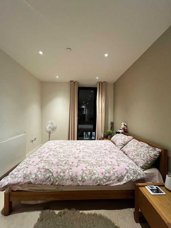 Room New Village Avenue in Greater London