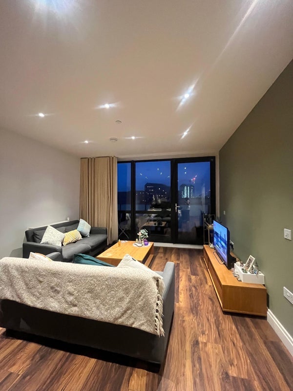 Room New Village Avenue in Greater London