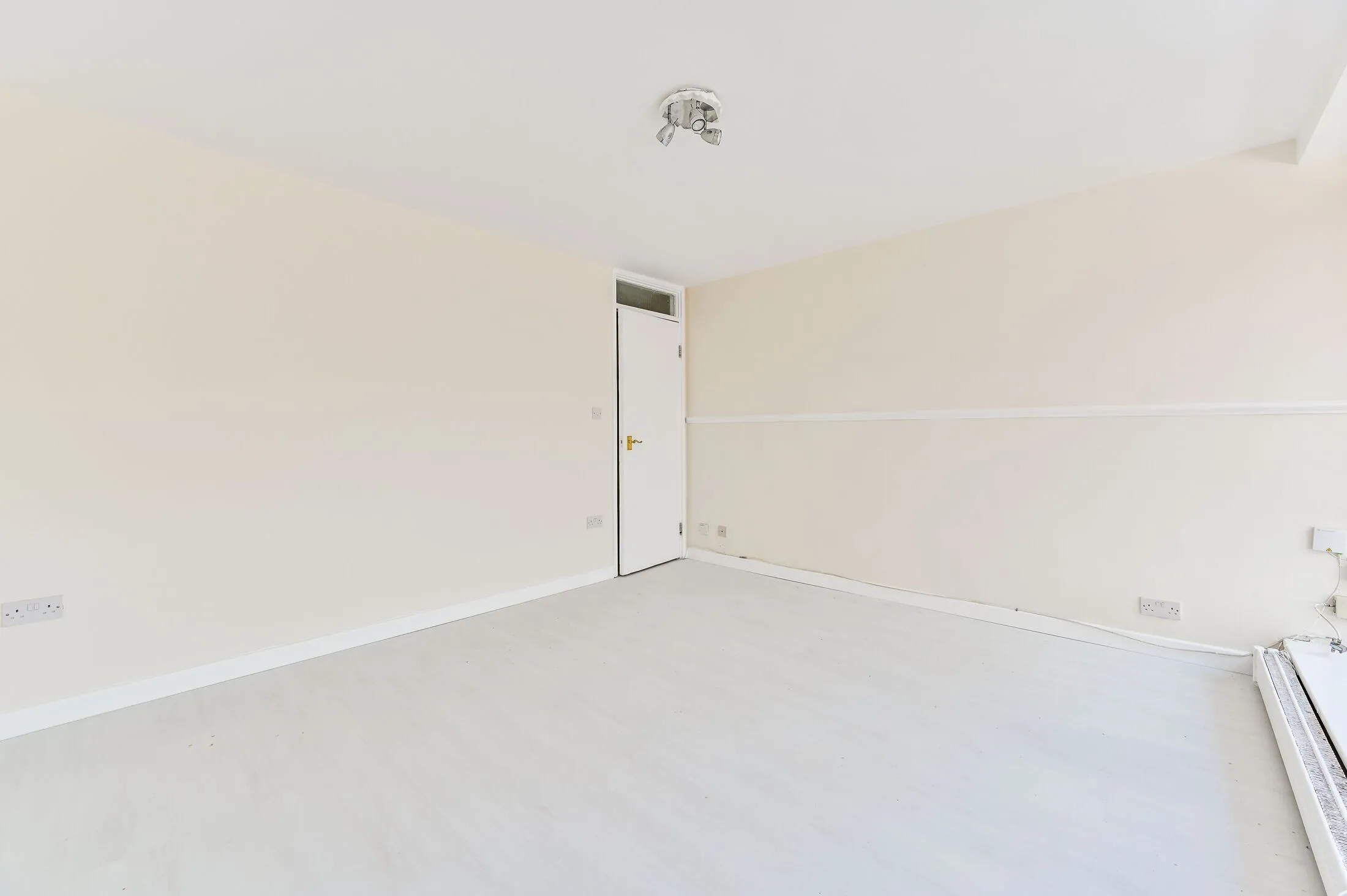 Flat Oakshott Court in Greater London