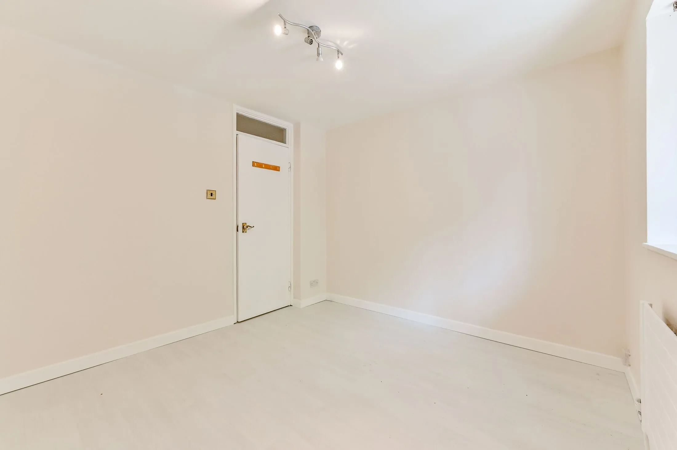 Flat Oakshott Court in Greater London