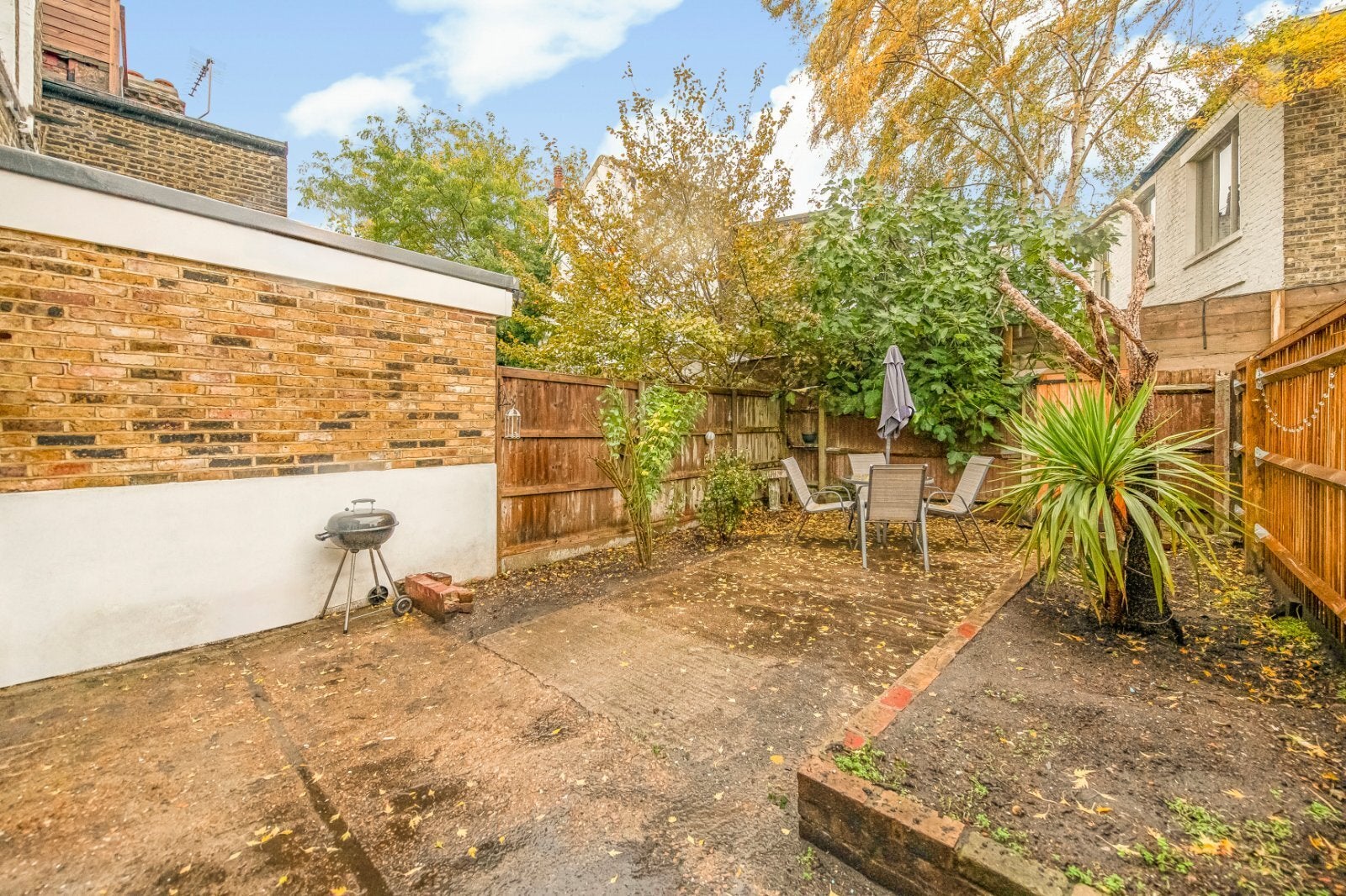 Flat Bollo Lane in Greater London