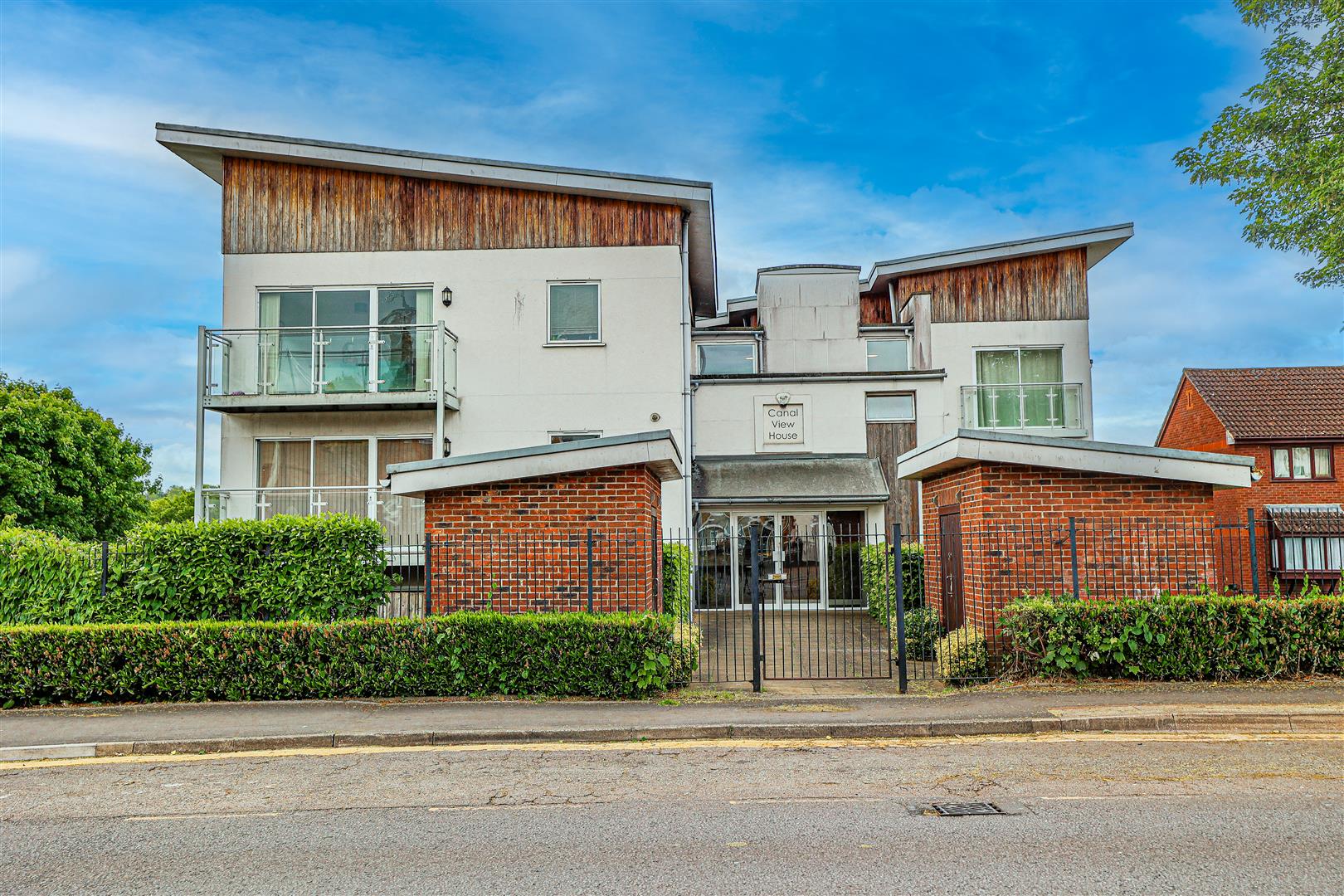 Flat Oram Place in Dacorum