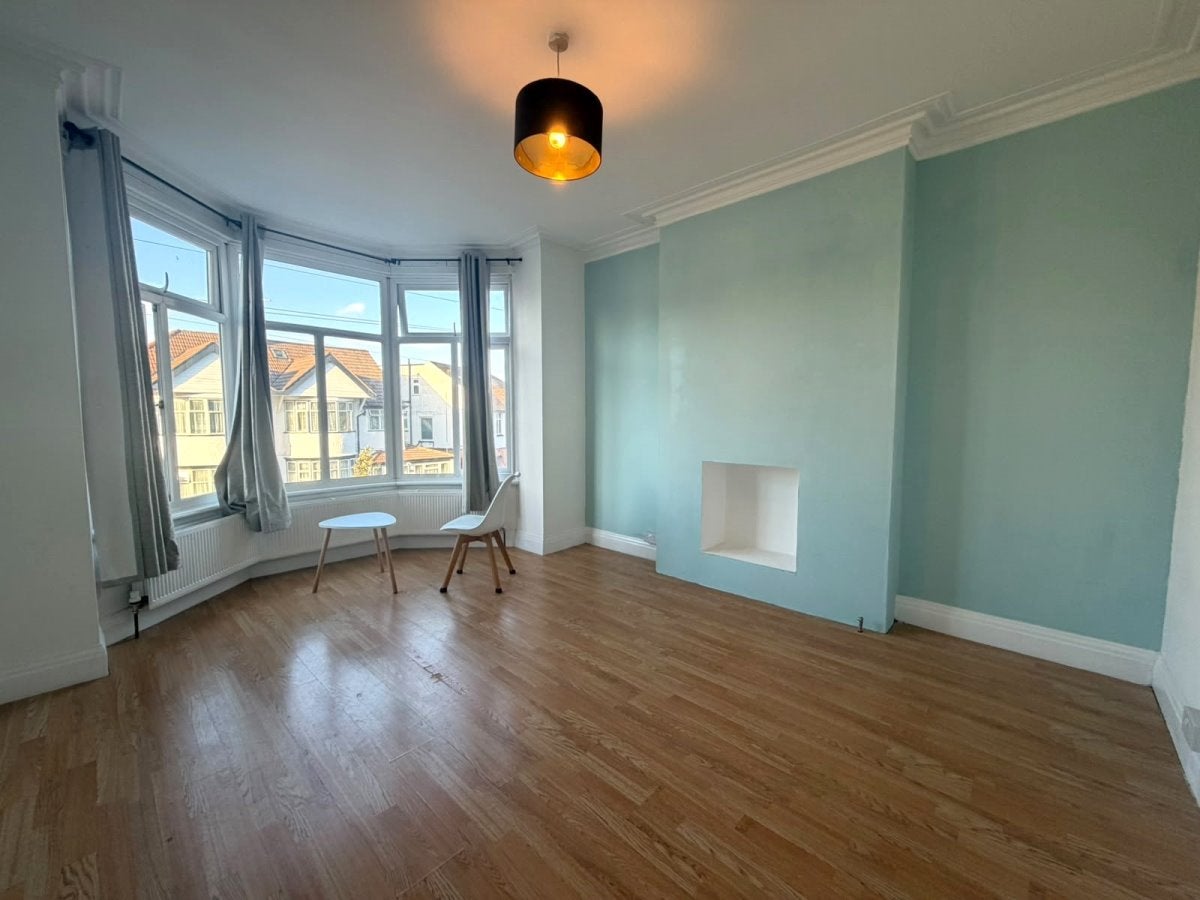 Flat Nibthwaite Road in Greater London