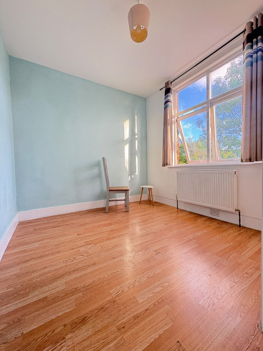 Flat Nibthwaite Road in Greater London
