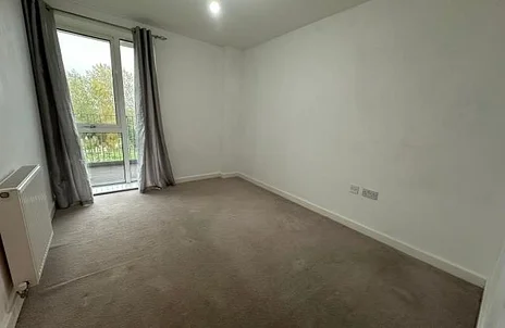 Flat Windsor Road in Slough