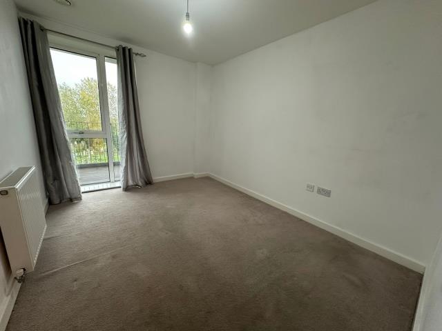 Flat Windsor Road in Slough