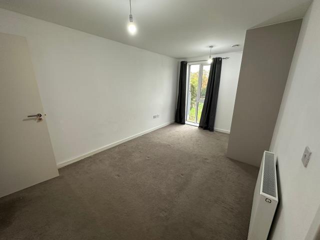 Flat Windsor Road in Slough