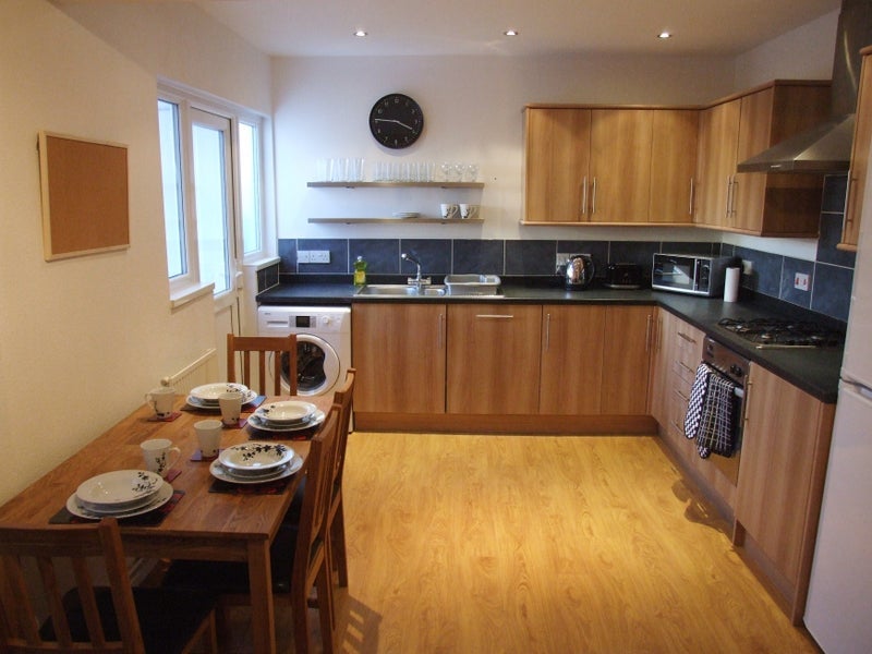 Room Haynes Avenue in Poole