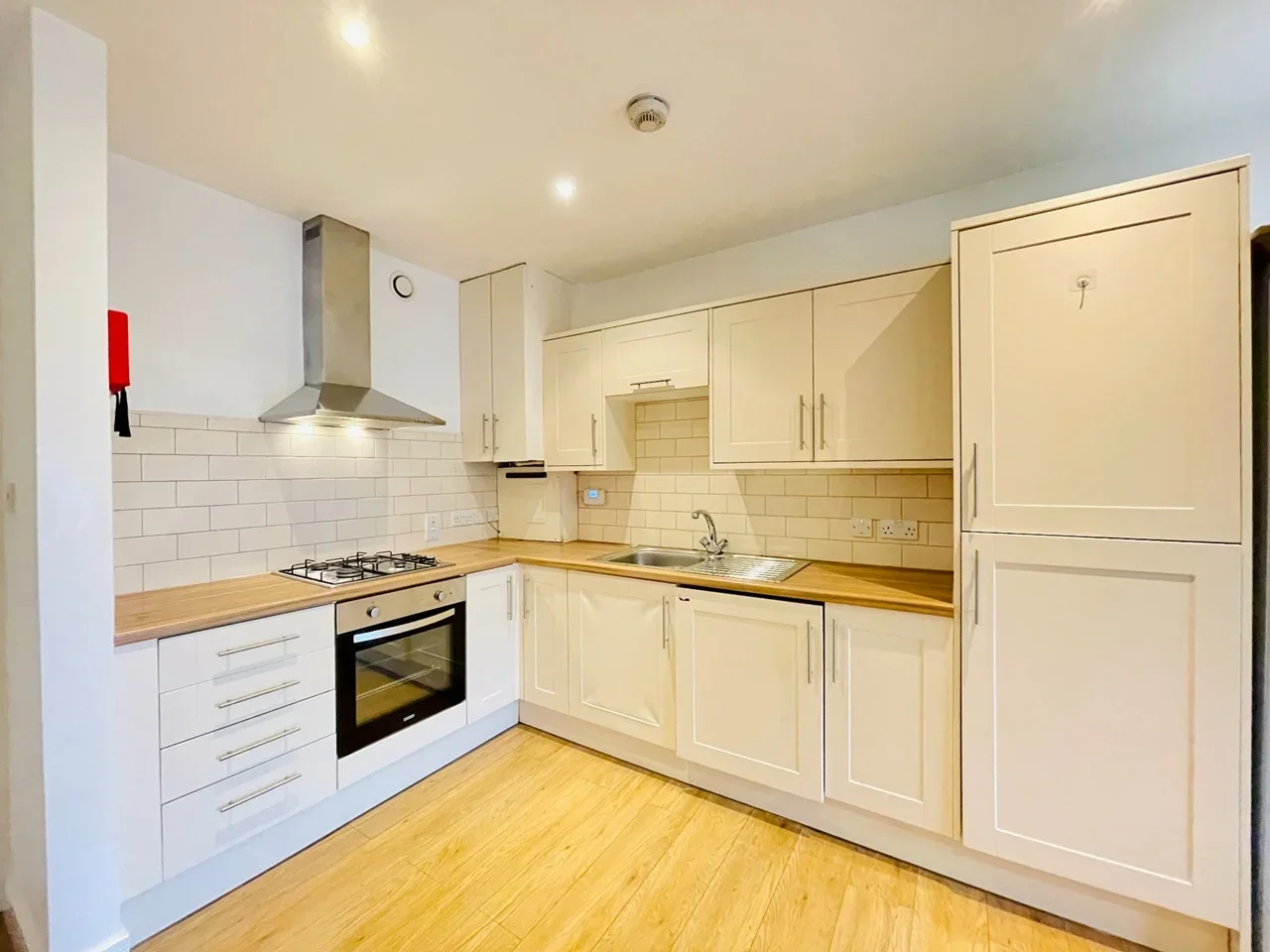 Flat Broadway in Greater London