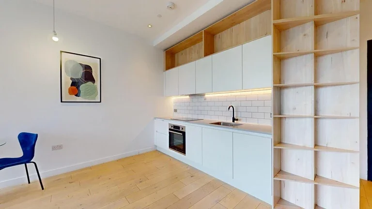 Flat Great West Road in Greater London