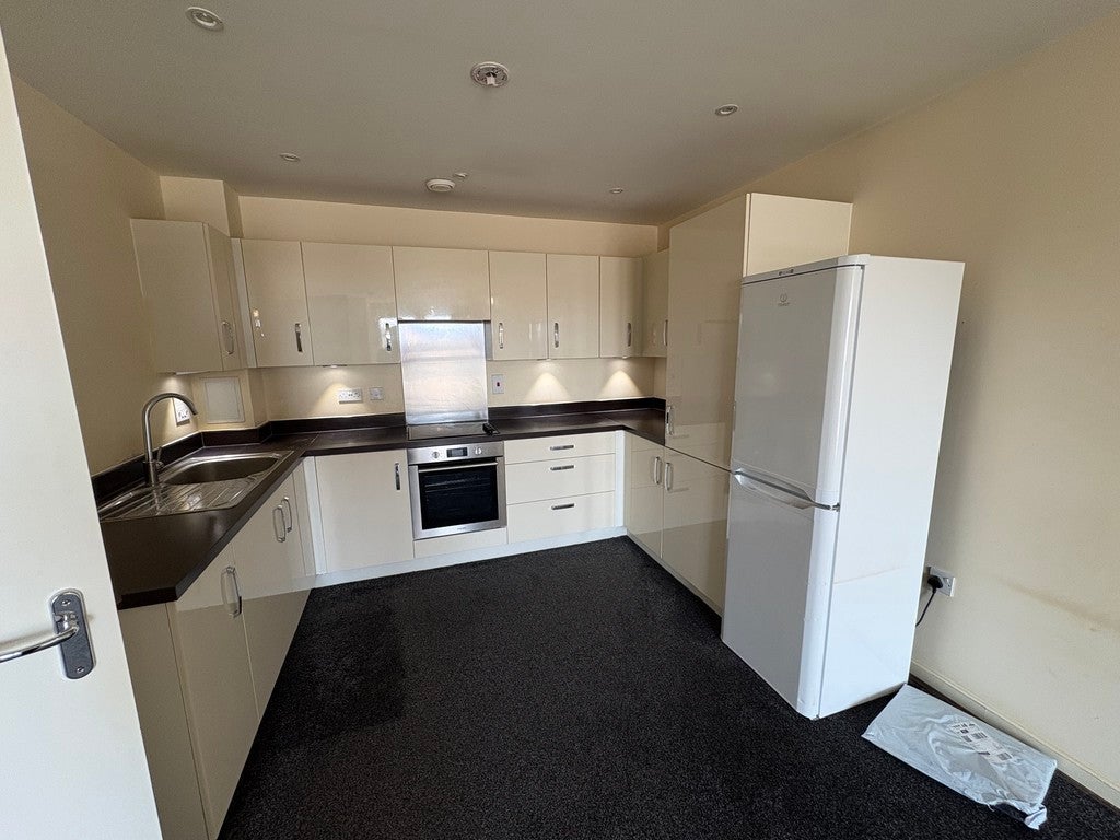 Flat Salisbury Road in Greater London