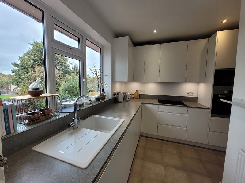 Room Millwood Road in Greater London