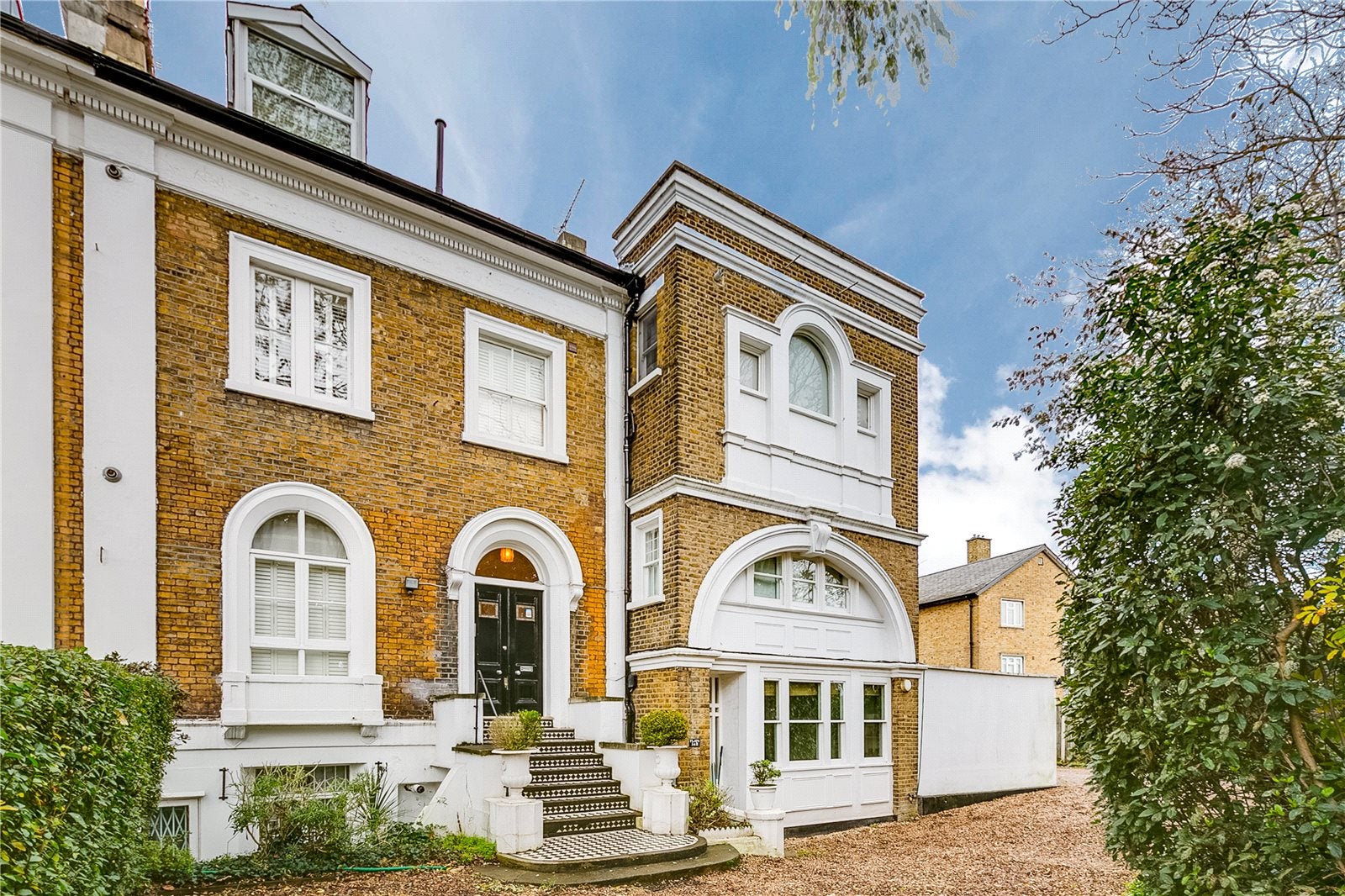 Flat Castelnau in Greater London