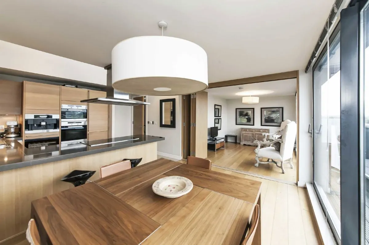 Flat Great West Road in Greater London