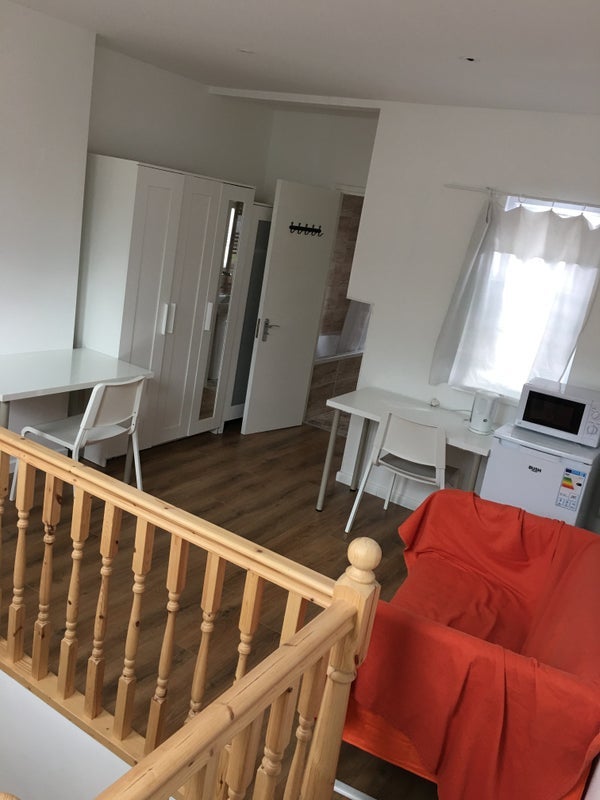 Room Roydene Road in Greater London