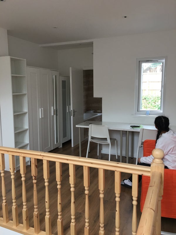 Room Roydene Road in Greater London