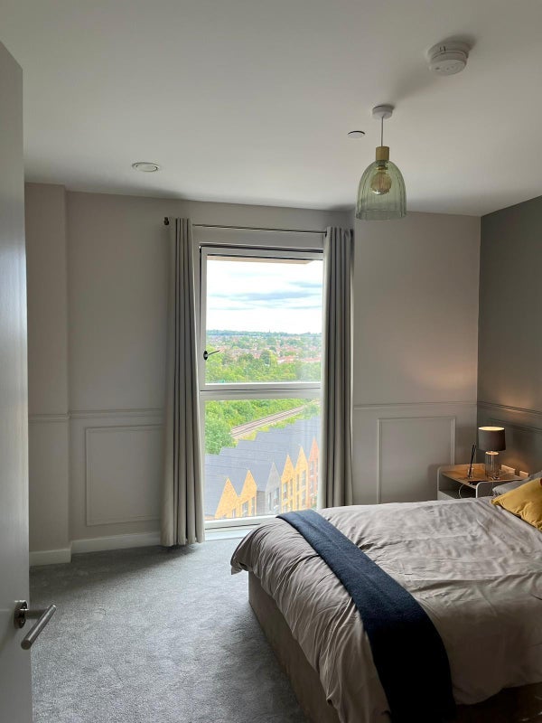 Room Banks Road in Greater London