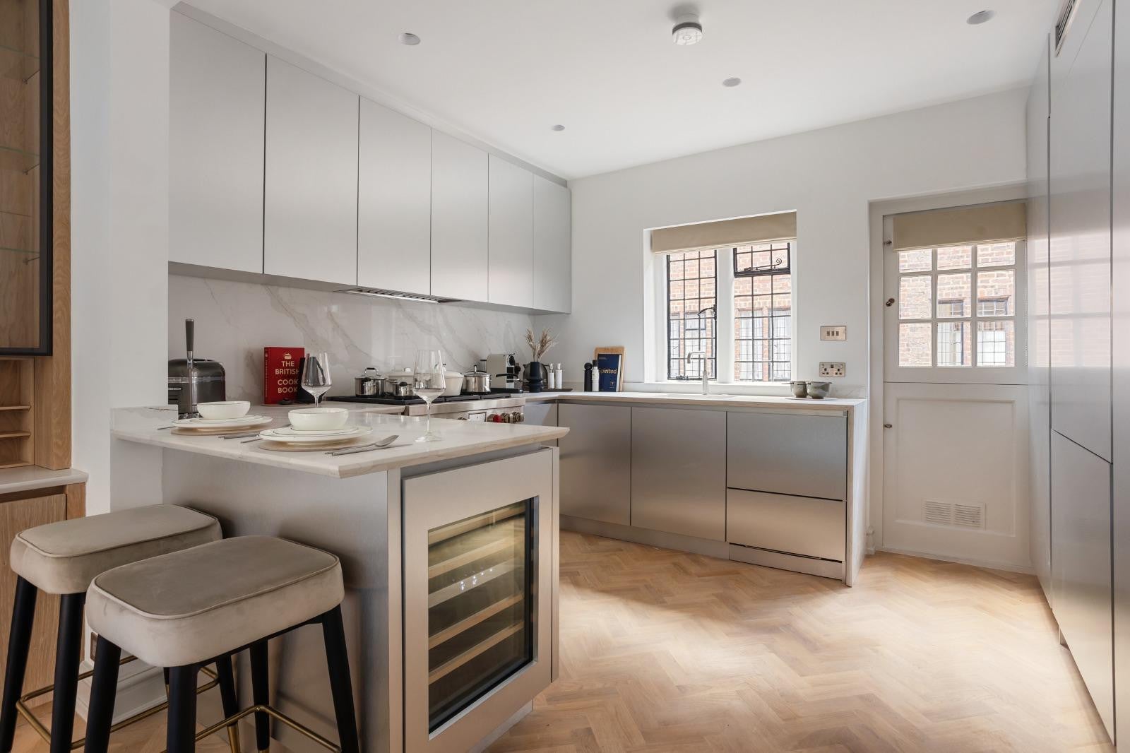 House Draycott Avenue in Greater London