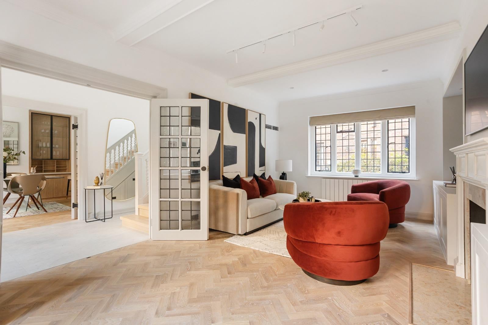 House Draycott Avenue in Greater London