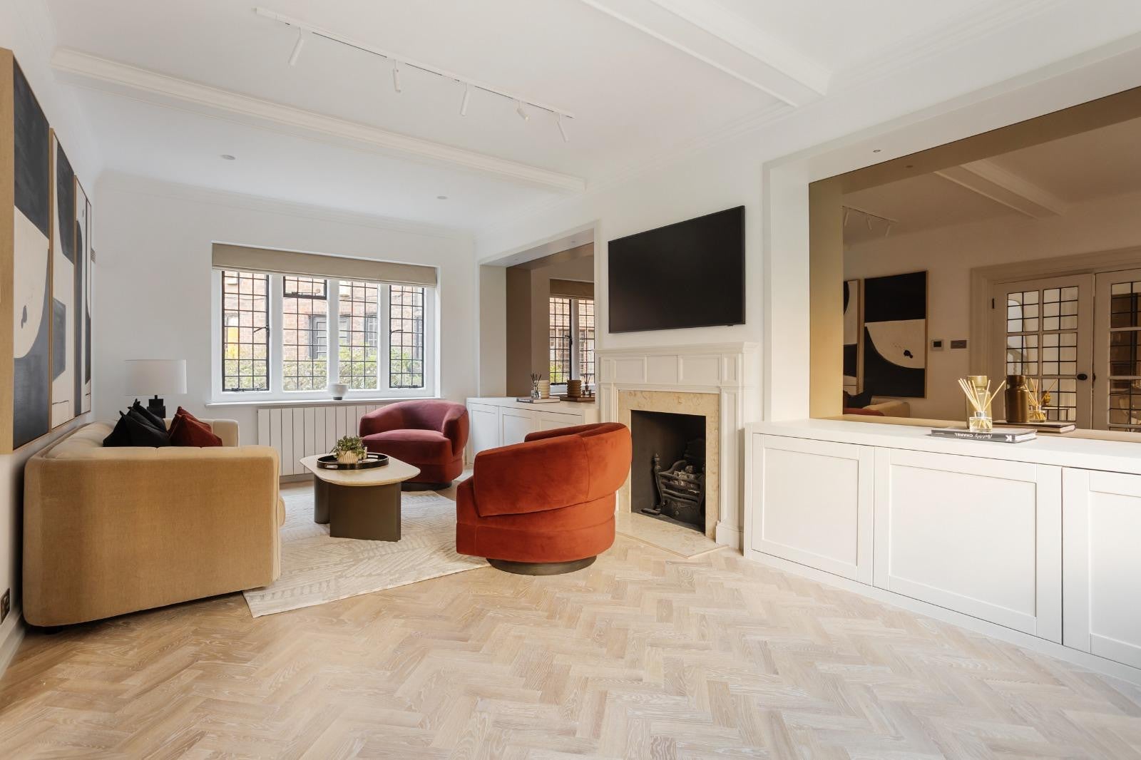 House Draycott Avenue in Greater London