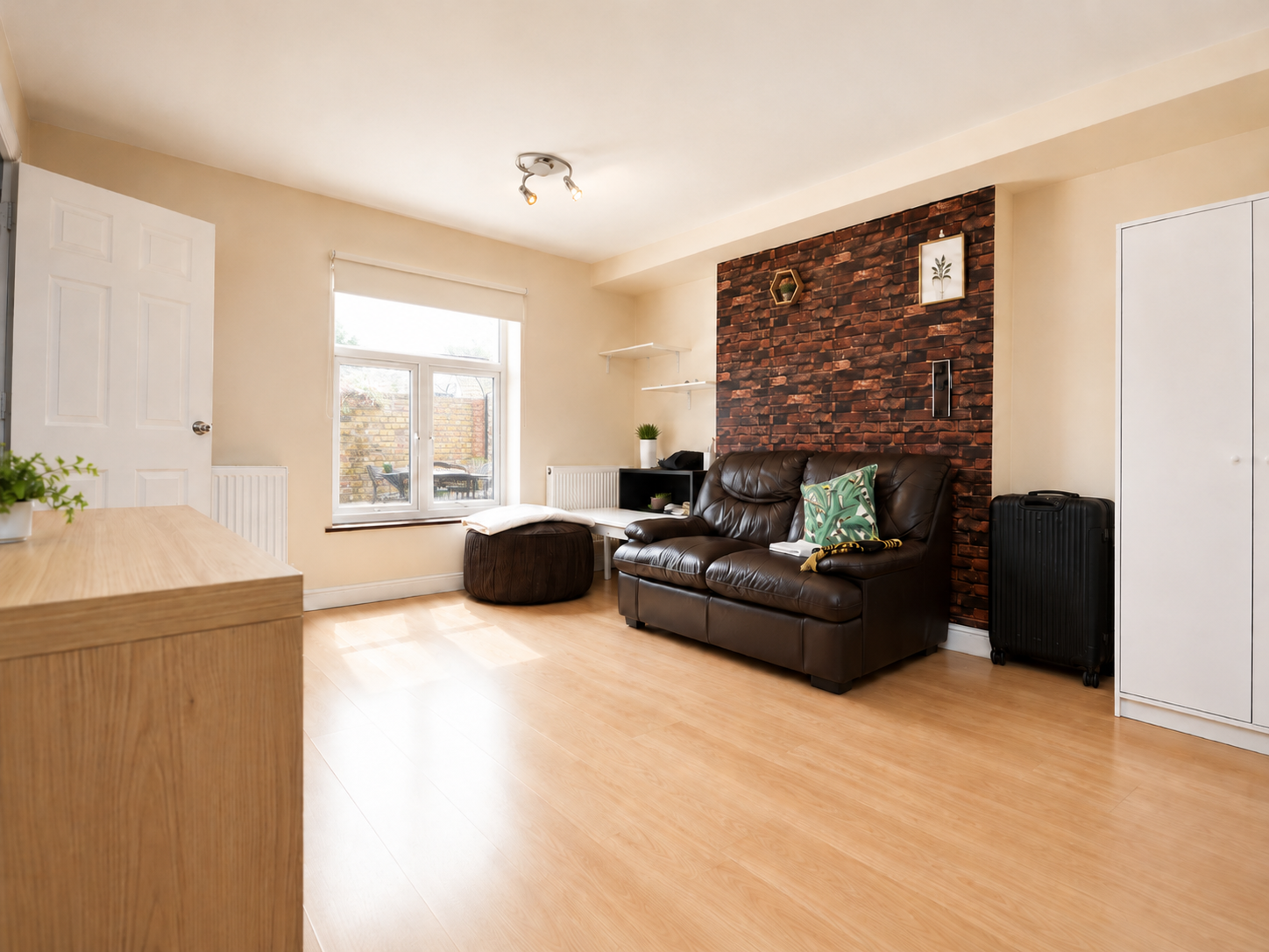 Flat Churchfield Road in Greater London