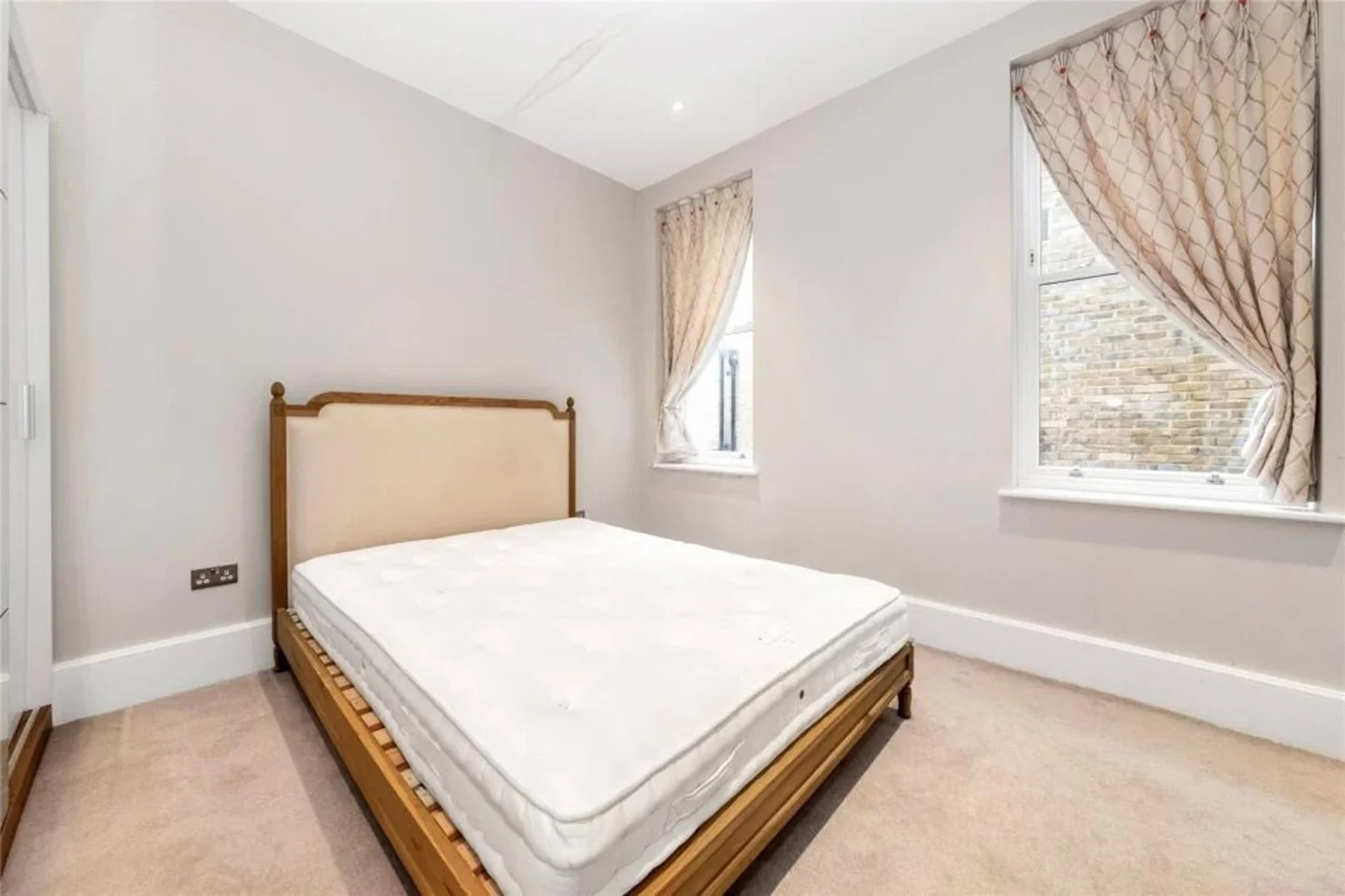 House Pembridge Road in Greater London