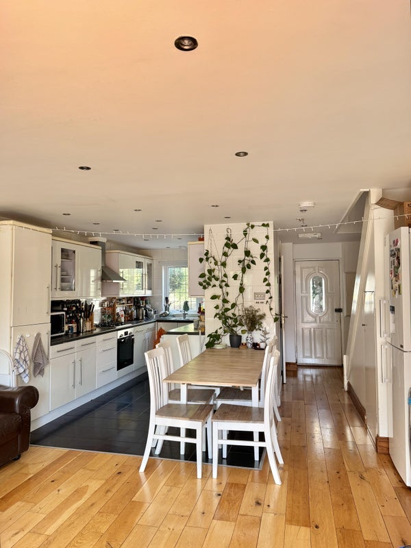 Room Marlborough Avenue in Greater London