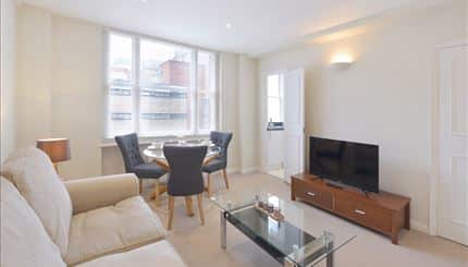 Flat Hill Street in City of Westminster