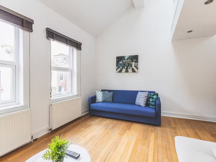 Flat Thorparch Road in Greater London