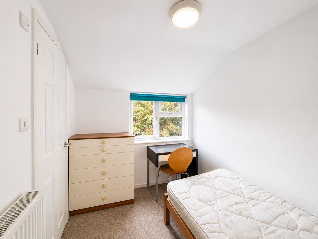 Room Newmarket Road (shared-use path) in Cambridge