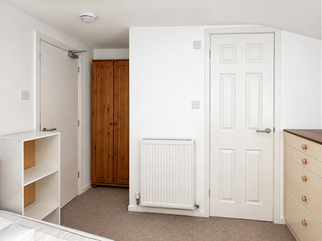 Room Newmarket Road (shared-use path) in Cambridge