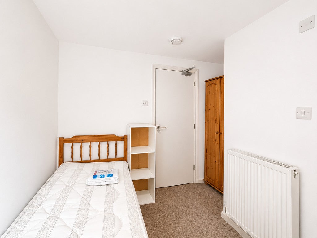 Room Newmarket Road (shared-use path) in Cambridge