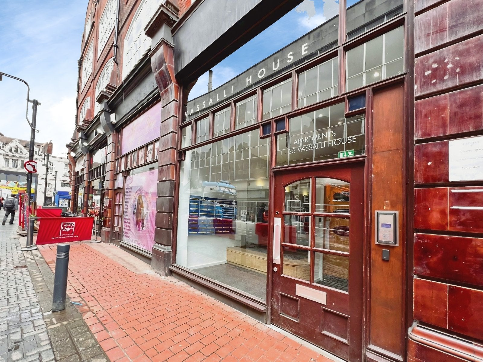 Flat Central Road in Leeds