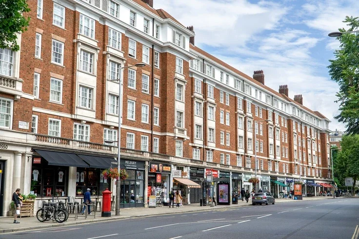 Flat Holland Road in Greater London