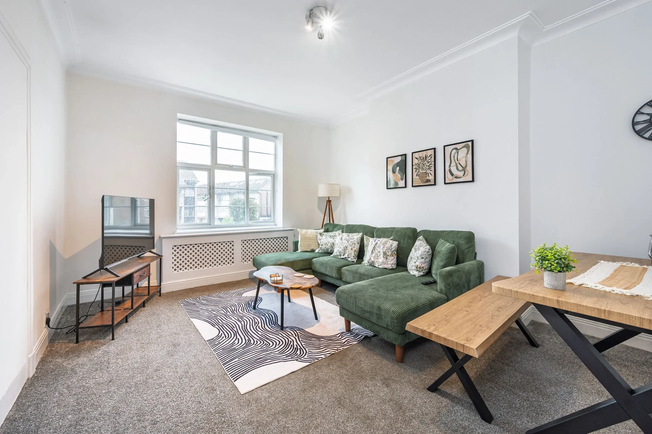 Flat Highfield Gardens in Greater London