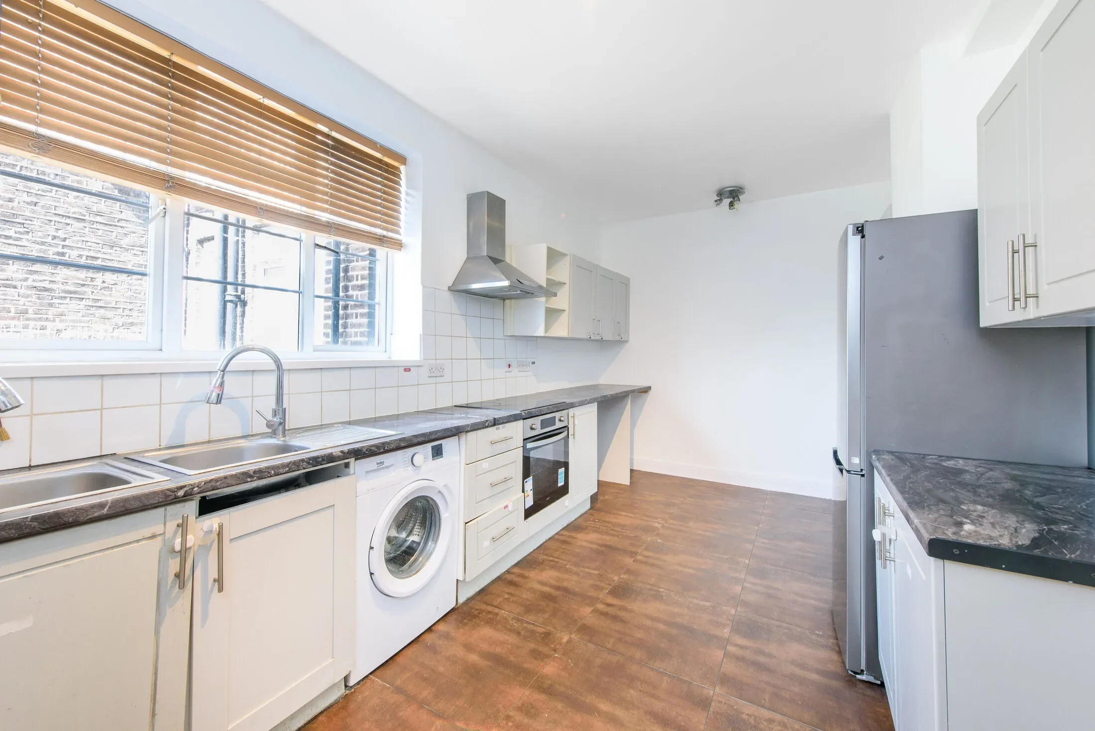 Flat Highfield Gardens in Greater London